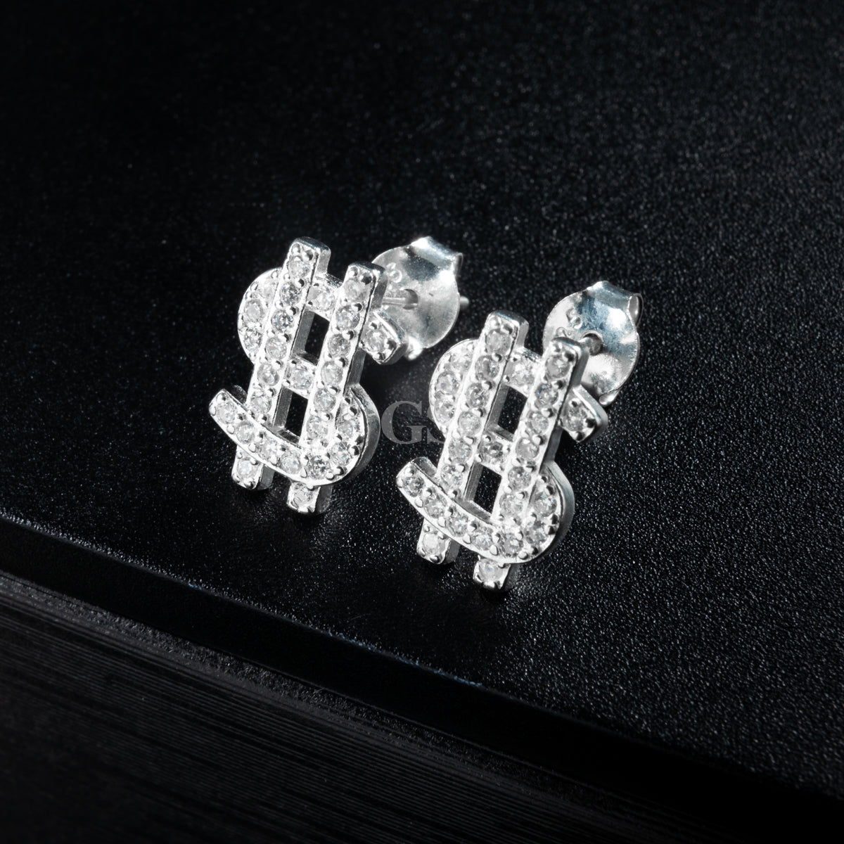 Silver Dolla' Stud