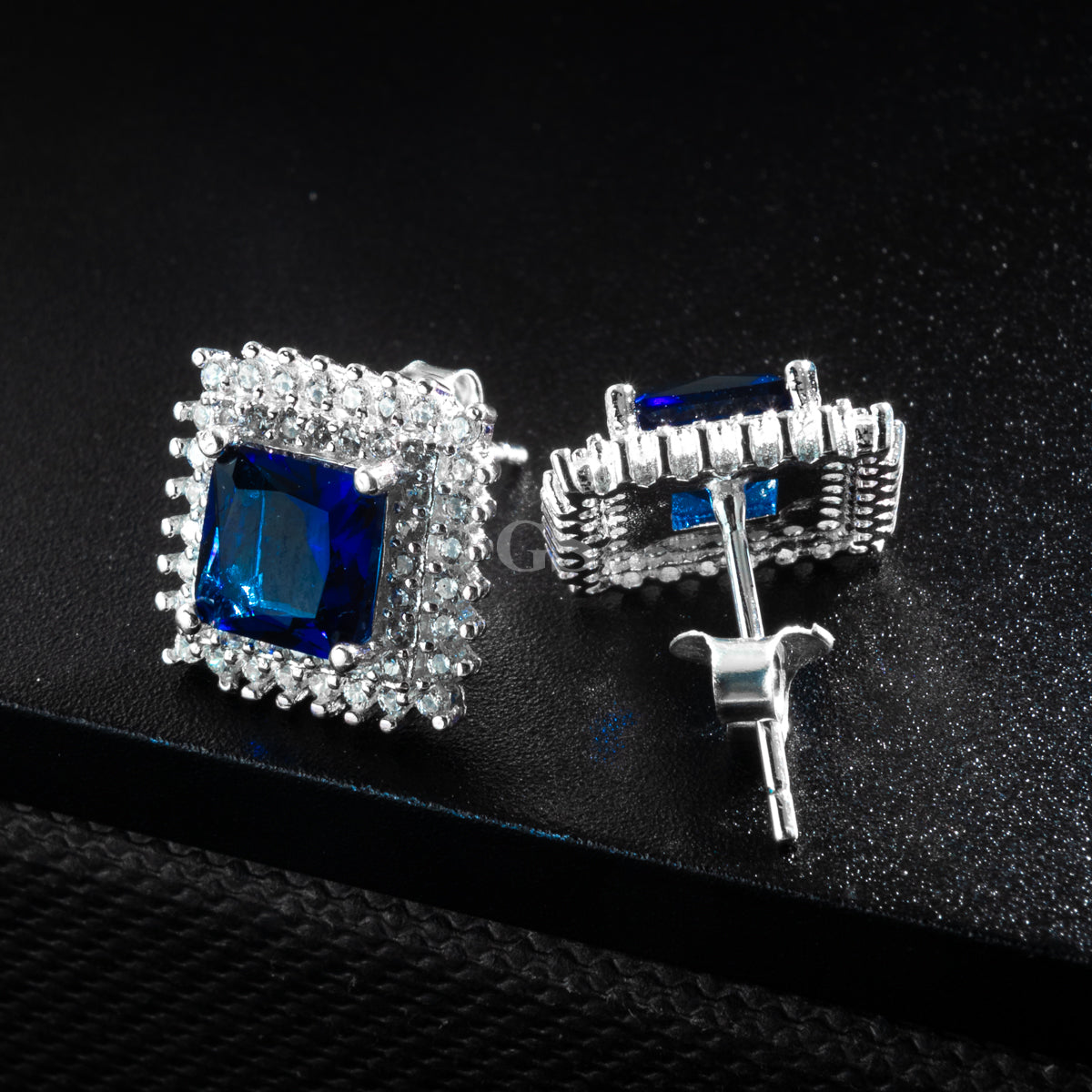Silver Sapphire Stud